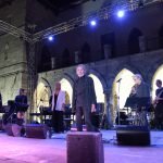 Η κορυφαία στιγμή του 2ου Φεστιβάλ Πεντελικού Όρους: Μοναδική μαγική συναυλία με τον μεγάλο Έλληνα συνθέτη Σταύρο Ξαρχάκο που  καθήλωσε τους εκατοντάδες θεατές στο Μέγαρο Δουκίσσης Πλακεντίας